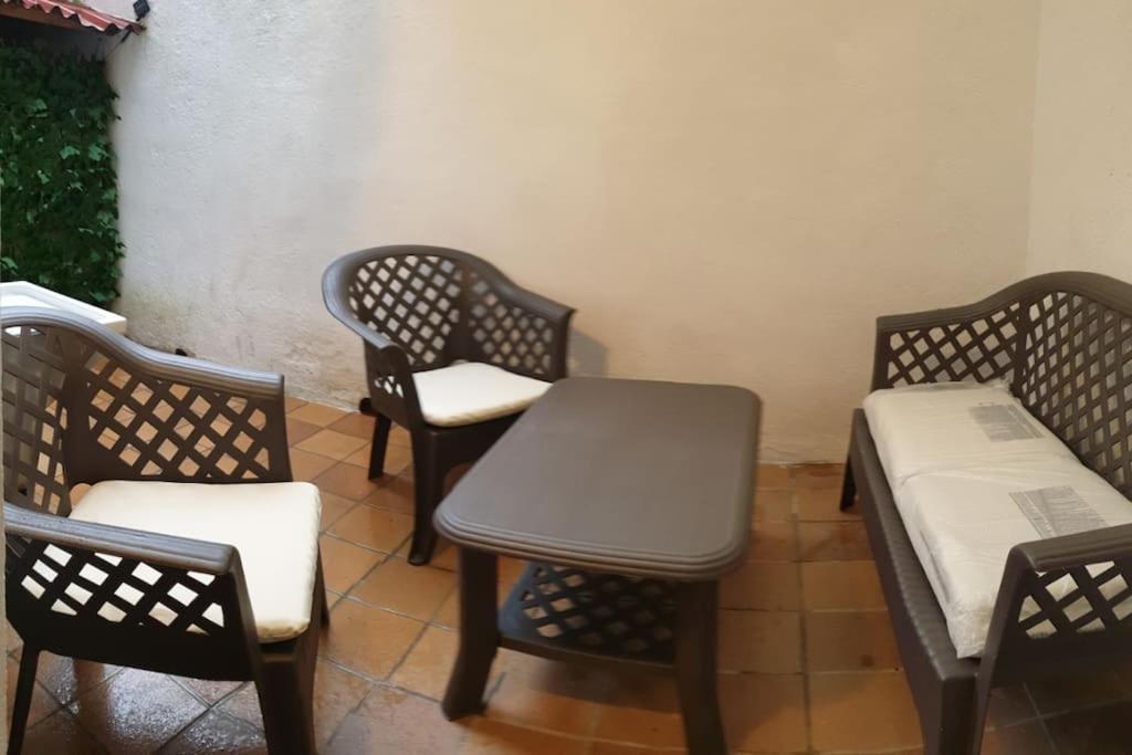 Casa Ramona Apartamento De Pueblo Con Patio En El Centro De Sant Joan Sant Joan de les Abadesses Ngoại thất bức ảnh